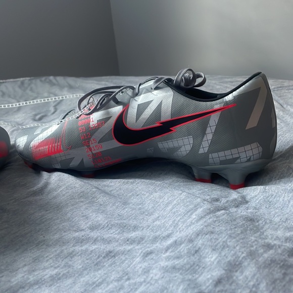 Mercurials - Picture 4 of 5